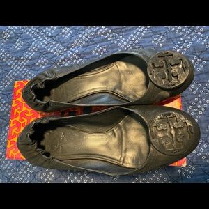 Tory Burch Reva Flats w/box